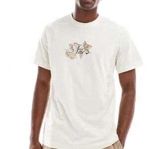 Nike ‘‘tis the season LOGO tee in off-white Size: SMALL